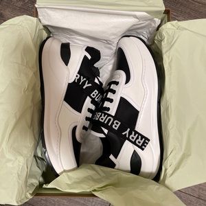 Brand New burberry Mens sneakers size 10us